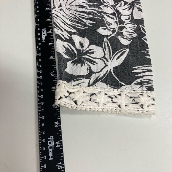 CATHY DANIELS, Women’s top, Size Large, Gray & White Floral, 3/4 length sleeves - Picture 10 of 14